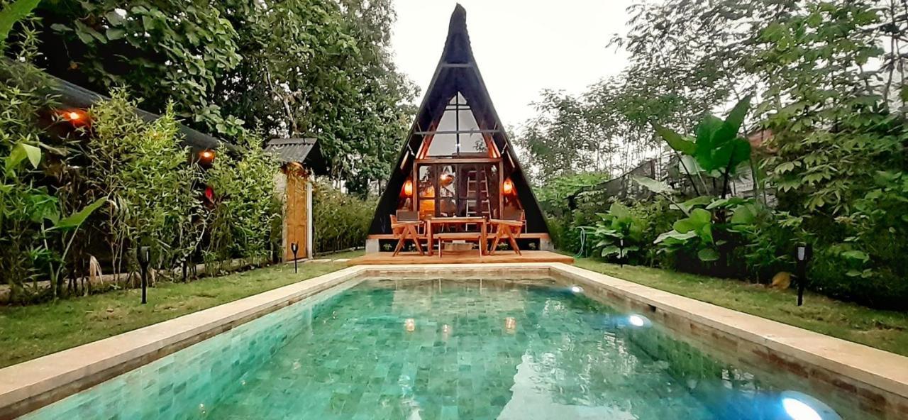 Vila dengan Kolam Renang Pribadi